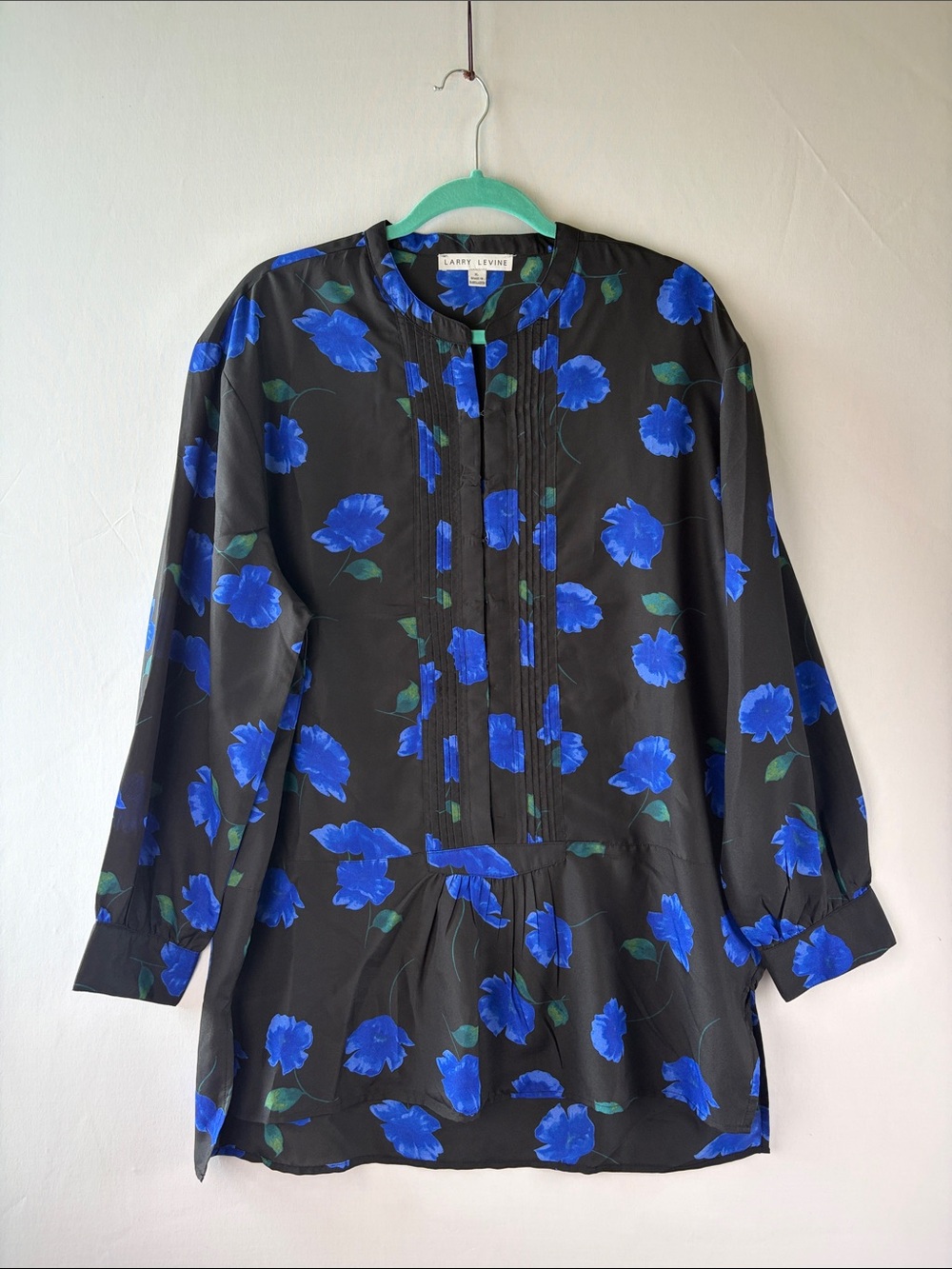Larry Levine size XL Black Tunic with Cobalt Blue Floral Print
